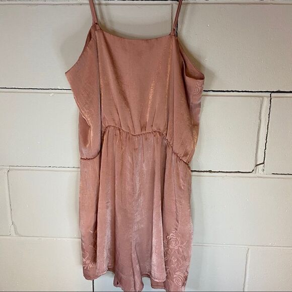 Kendall and Kylie rose colored romper - Picture 4 of 5